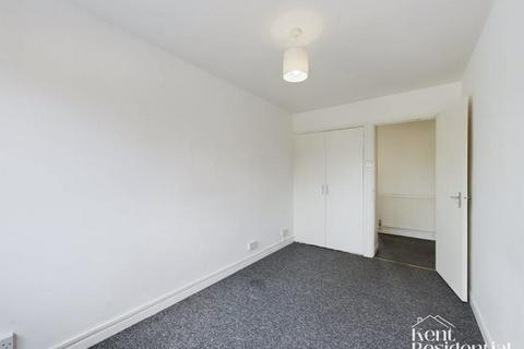 1 bedroom flat to rent, Station Road, Gillingham, me8