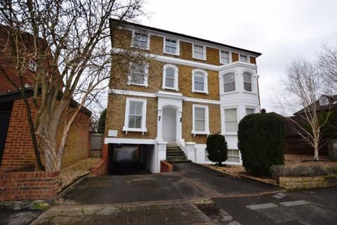 Studio to rent, Berrylands, Surbiton