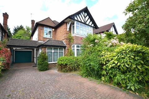 33 Park View, Pinner, HA5 4LL