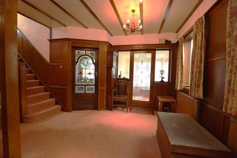 33 Park View, Pinner, HA5 4LL
