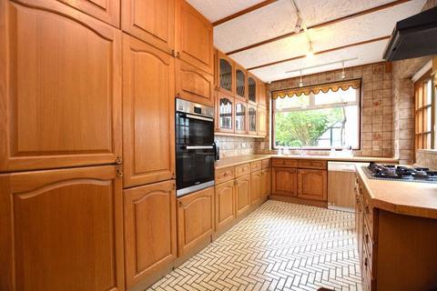 33 Park View, Pinner, HA5 4LL