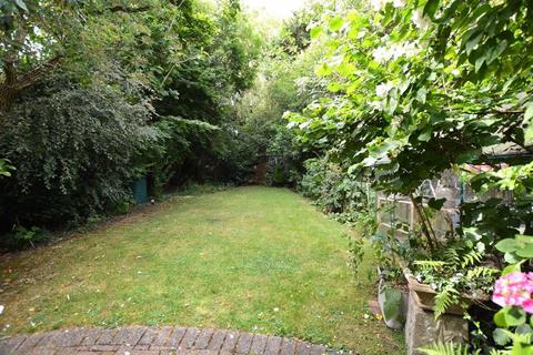 33 Park View, Pinner, HA5 4LL
