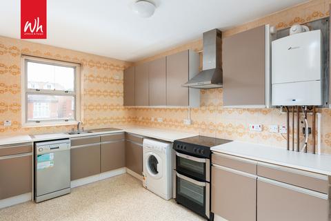 3 bedroom flat for sale, Grand Avenue, Hove
