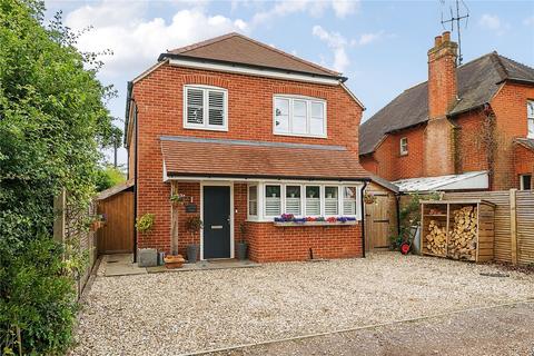 3 bedroom detached house for sale, London Road, Hook RG27