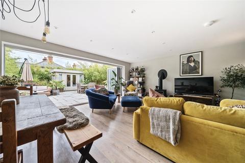 3 bedroom detached house for sale, London Road, Hook RG27