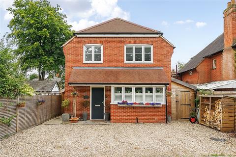 3 bedroom detached house for sale, London Road, Hook RG27