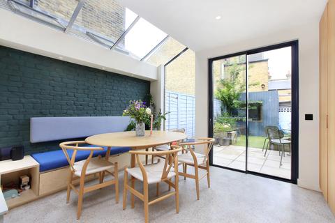 4 bedroom terraced house for sale, Byton Road, London SW17