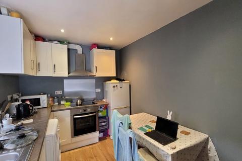 Studio to rent, Southend Arterial Road, Hornchurch