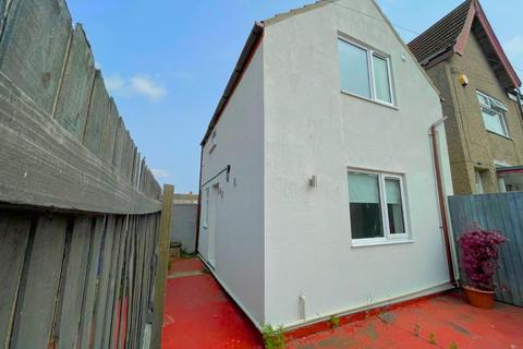 2 bedroom detached house to rent, Eleanor Street, Grimsby