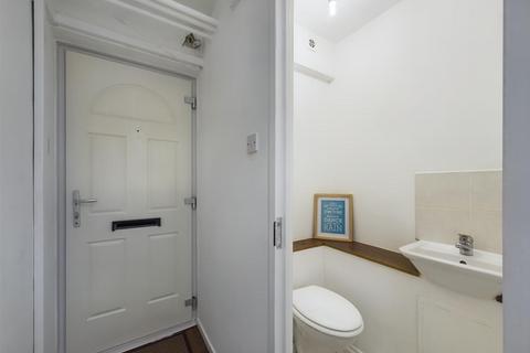 3 bedroom flat for sale, Erskine Crescent, London