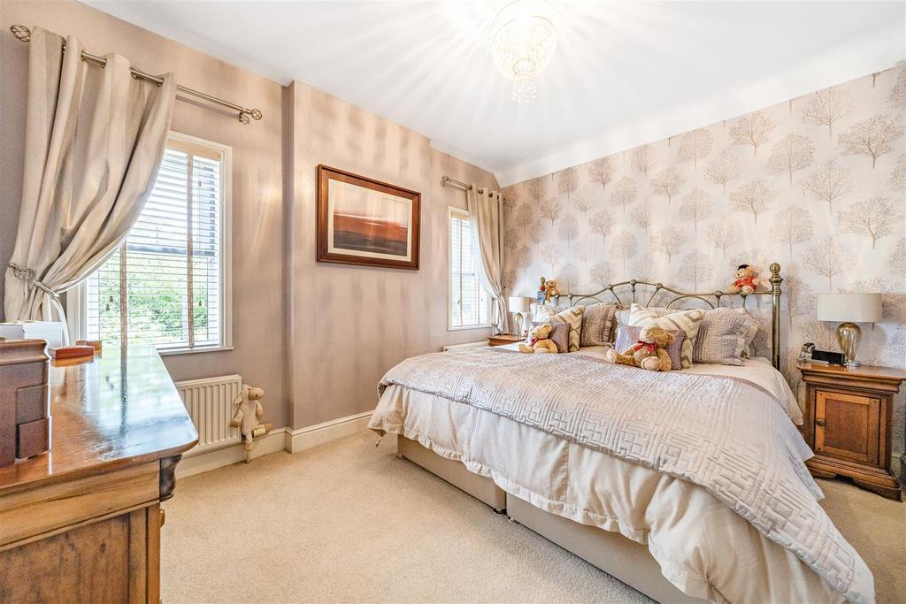 MASTER BEDROOM.jpg