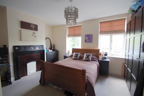 2 bedroom apartment to rent, High Street, Ware SG12