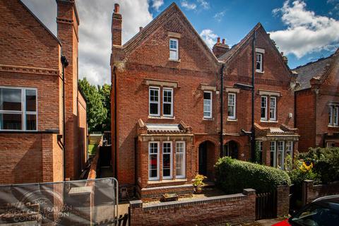 4 bedroom semi-detached house to rent, Clarence Road, Stony Stratford