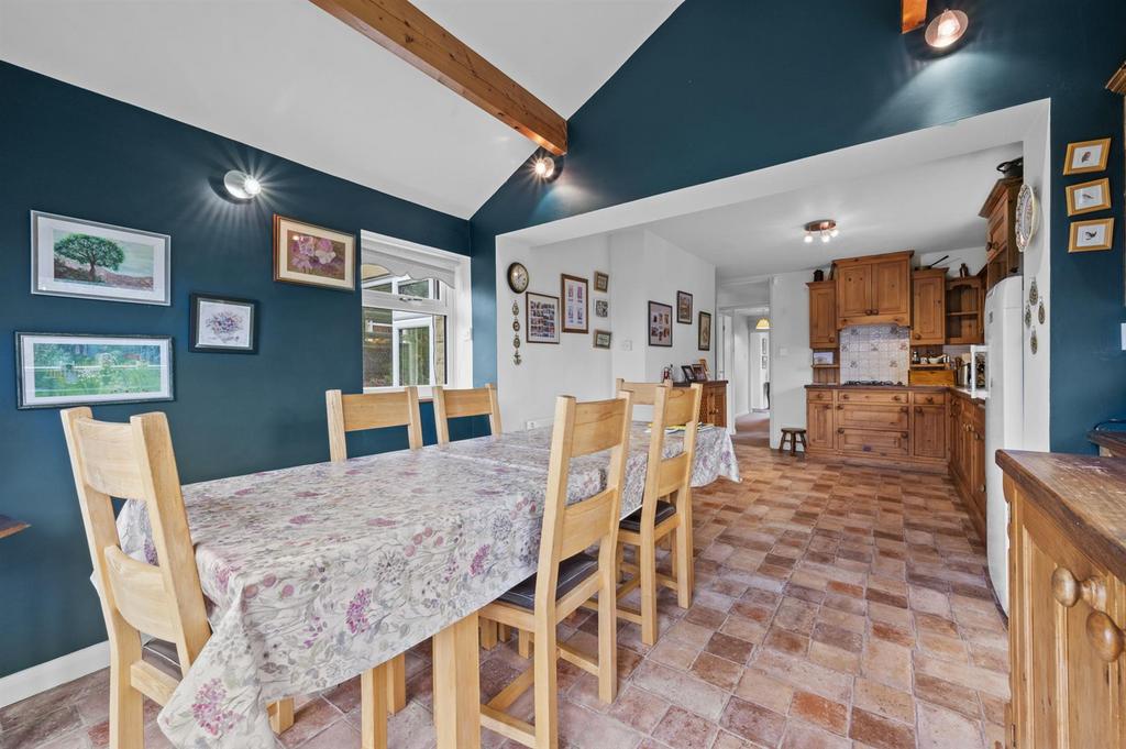 Dining area to kitchen.jpg