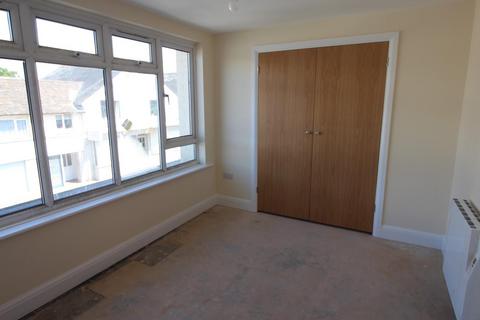 2 bedroom apartment to rent, Lymington Road, Highcliffe, Christchurch