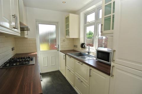 3 bedroom house to rent, Warwick Road, Ashford TW15