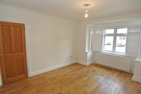 3 bedroom house to rent, Warwick Road, Ashford TW15