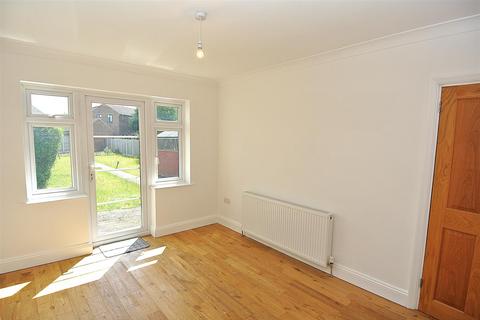 3 bedroom house to rent, Warwick Road, Ashford TW15