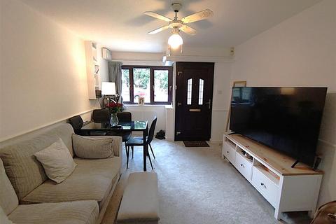 1 bedroom end of terrace house to rent, Cypress Walk, Egham TW20