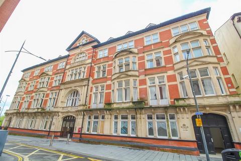 2 bedroom flat for sale, Kings Court, High Street, Newport