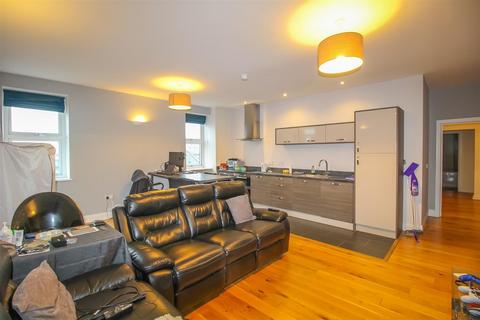 2 bedroom flat for sale, Kings Court, High Street, Newport