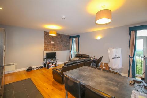 2 bedroom flat for sale, Kings Court, High Street, Newport