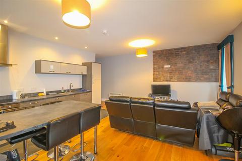 2 bedroom flat for sale, Kings Court, High Street, Newport