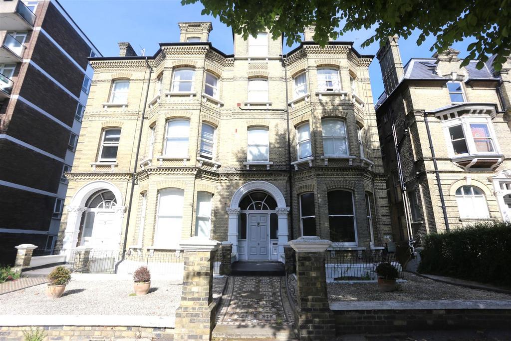 The Drive, Hove 1 bed flat to rent £1,350 pcm (£312 pw)