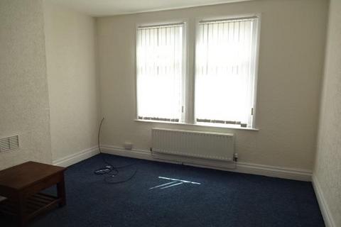 2 bedroom flat to rent, High Street, Syston