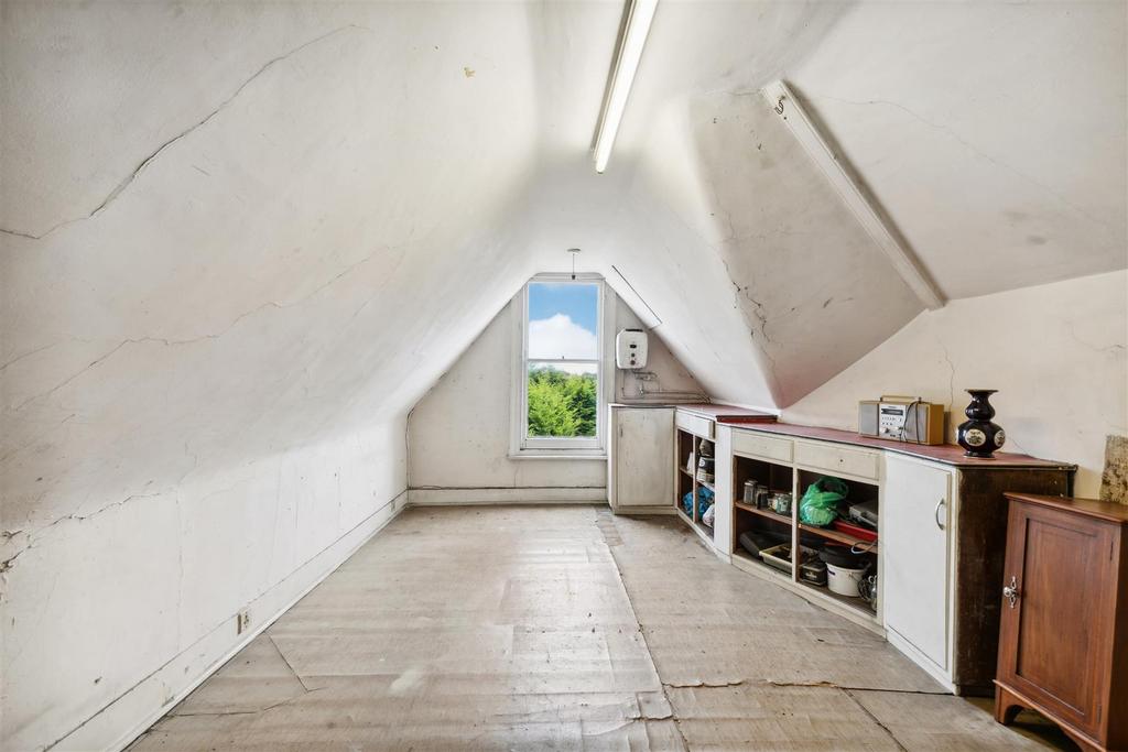 Grove Park Gardens, W4 - FOR SALE