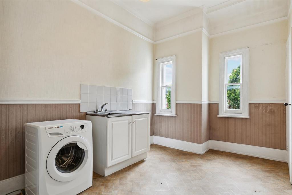Grove Park Gardens, W4 - FOR SALE