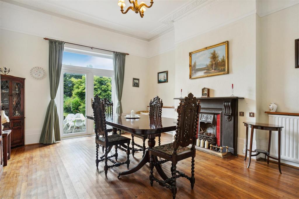 Grove Park Gardens, W4 - FOR SALE