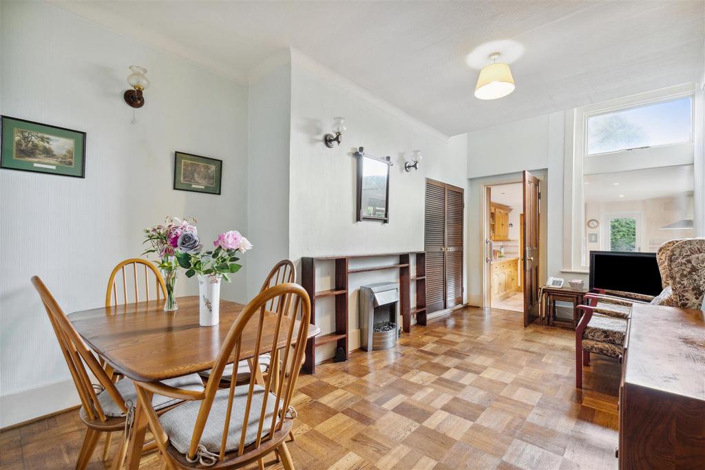 Grove Park Gardens, W4 - FOR SALE