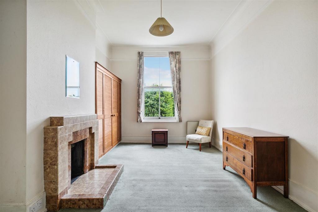 Grove Park Gardens, W4 - FOR SALE