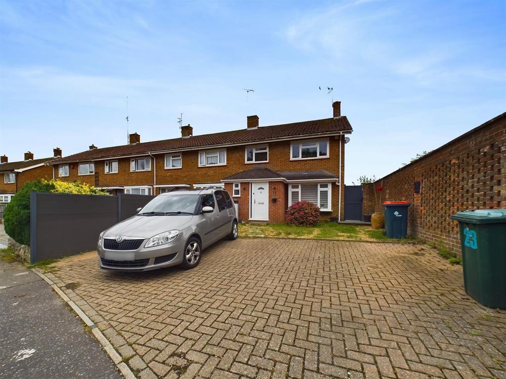 Tilgate, Crawley 3 bed end of terrace house for sale £450,000