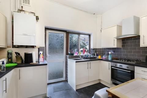 4 bedroom semi-detached house for sale, Crofton Road, London, SE5