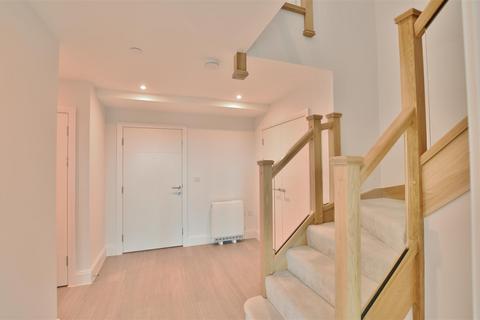 3 bedroom flat for sale, Stoke Gardens, Slough