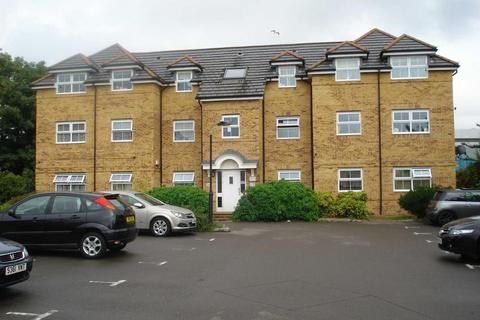 2 bedroom flat for sale, Rutland Avenue, Slough