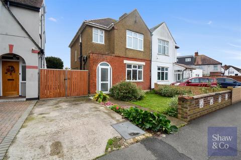 3 bedroom house for sale, Chatsworth Crescent, Hounslow TW3