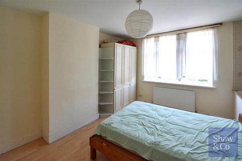 3 Chatsworth Crescent, Hounslow, TW3 2PE