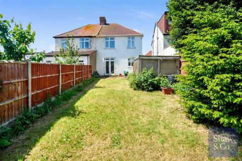 3 Chatsworth Crescent, Hounslow, TW3 2PE