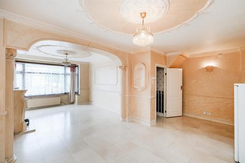 134 Cherrydown Avenue, London, E4 8DZ