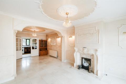 134 Cherrydown Avenue, London, E4 8DZ