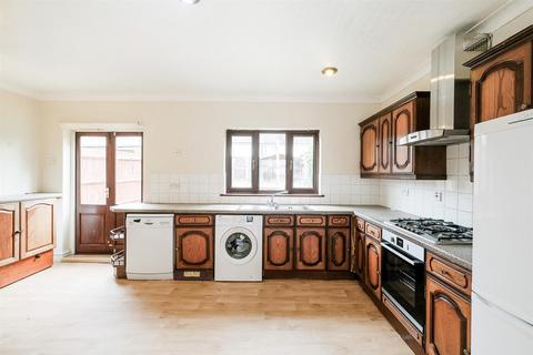 134 Cherrydown Avenue, London, E4 8DZ
