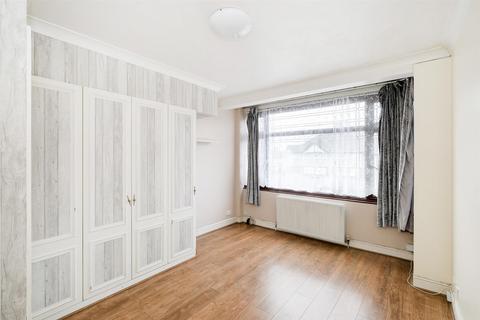 134 Cherrydown Avenue, London, E4 8DZ