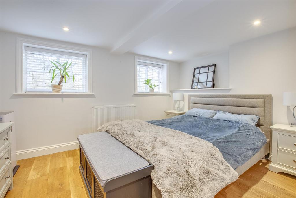 2 Park House, London Road, HP11 1 WQ-12.jpg
