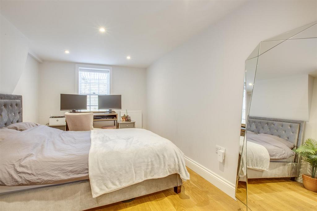 2 Park House, London Road, HP11 1 WQ-13.jpg