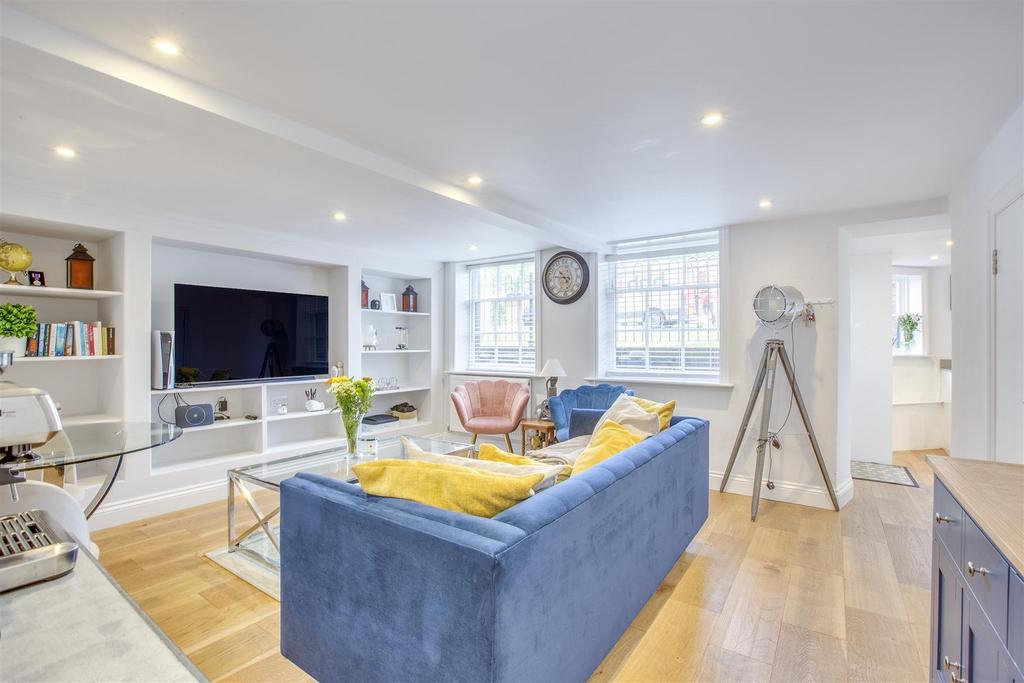 2 Park House, London Road, HP11 1 WQ-9.jpg