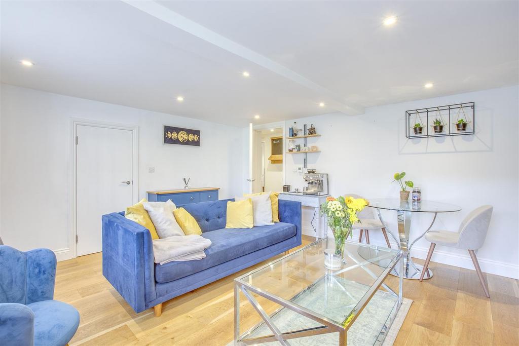 2 Park House, London Road, HP11 1 WQ-10.jpg