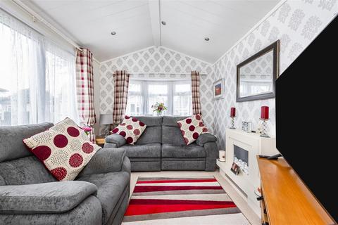 2 bedroom mobile home for sale, Willows Riverside Park, Windsor